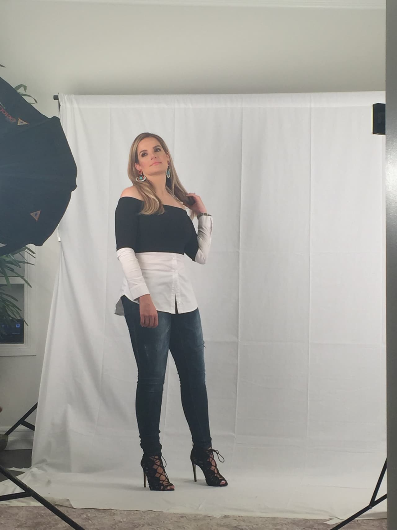 Han sido amigos por muchos años pero ahora, Renzo y Maria Esther comenzarán una aventura al integrar juntos un nuevo show de radio.