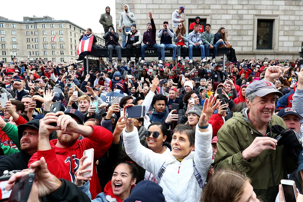 BOSTON, MA - OCTOBER 31: Fans cheer during the 2018 Boston Red Sox World Series victory parade on October 31, 2018 in Boston, Massachusetts. (Photo by Adam Glanzman/Getty Images)