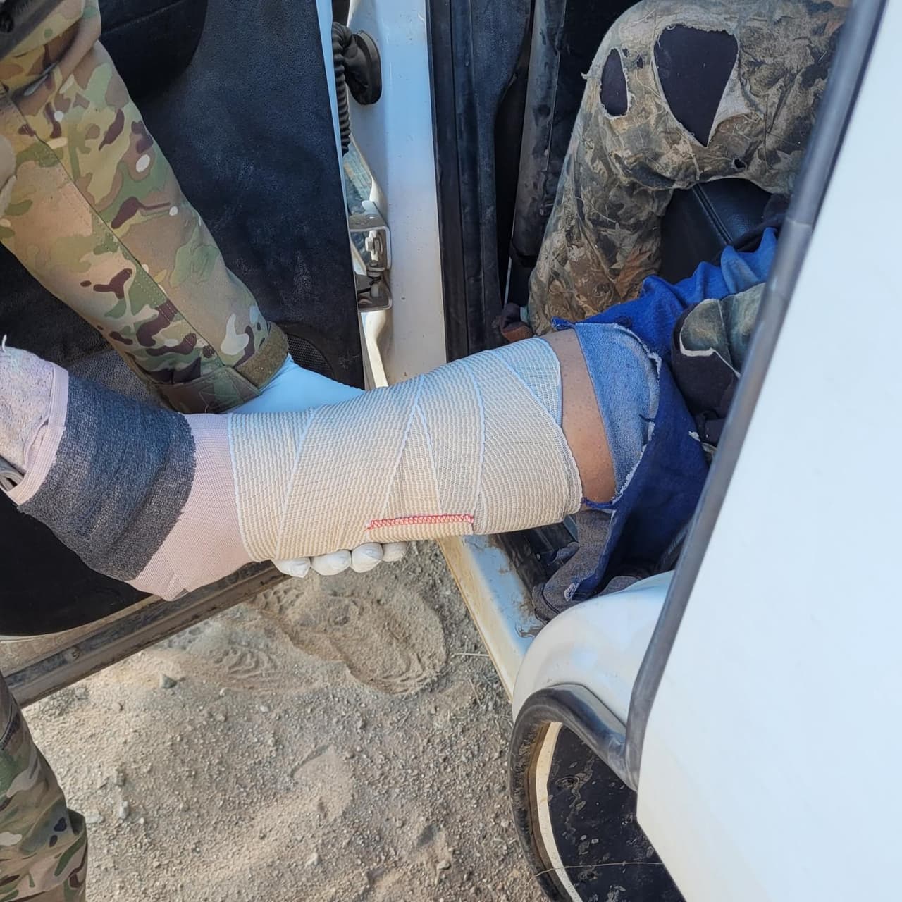 En el rescate de la mujer participaron miembros de distintas agencias.