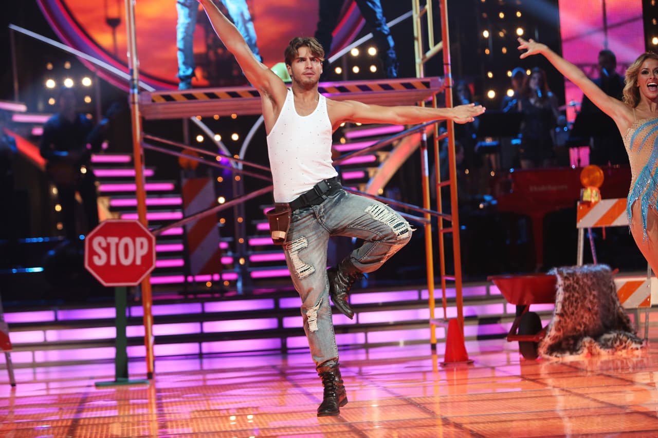 El actor español Maxi Iglesias, de 26 años de edad, participó en la tercera temporada de Mira Quién Baila durante el 2012.