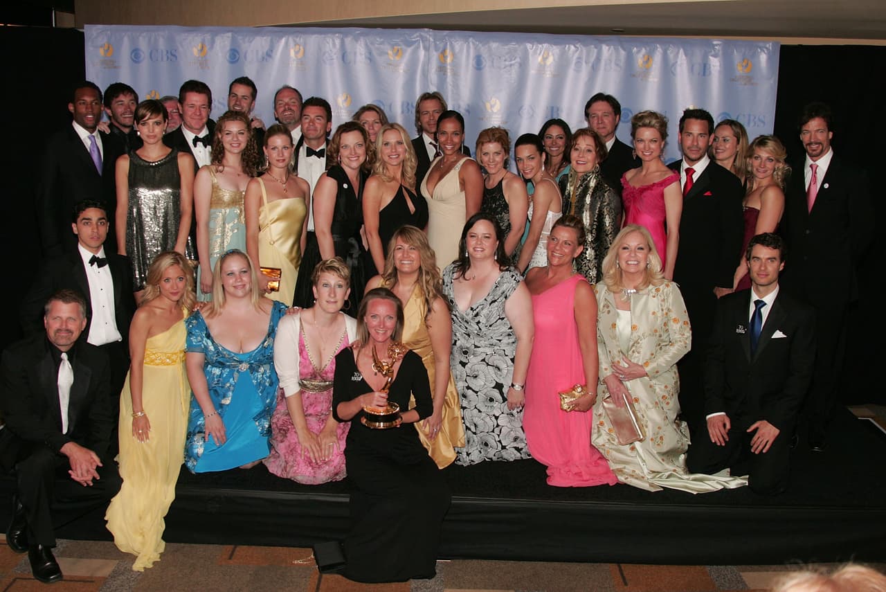 El drama
<b> 'Guiding light' tiene el récord Guiness</b> de ser la teleserie más larga en la televisión, se transmitió en Estados Unidos a través de CBS durante 
<b>72 años</b>, el proyecto consta de más de 
<b>15,700 episodios </b>que estuvieron al aire entre 1937 y el 2009, cientos de actores formaron parte del elenco a través de los años.