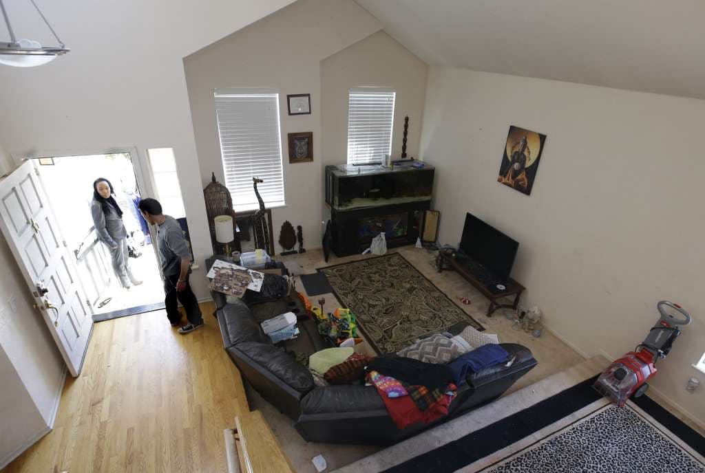 La madre, Ina Rogers, enfrenta cargos por negligencia infantil y su esposo, Jonathan Allen, fue acusado de tortura y abuso infantil. Rogers niega que los niños hayan sido maltratados.