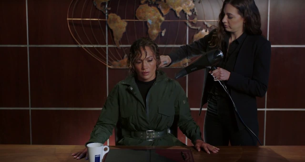 Pero al final, JLo cumple con su cometido.