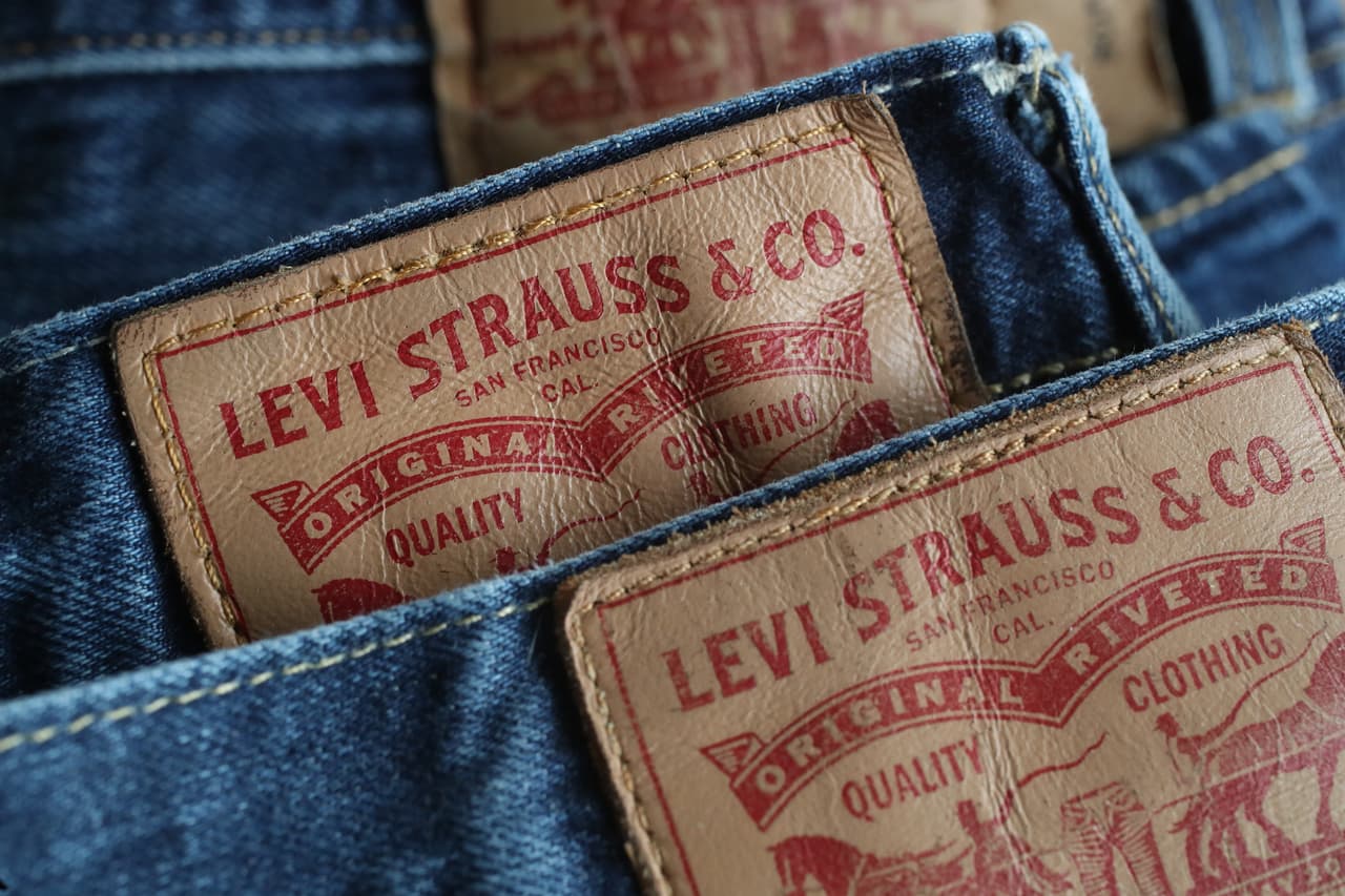 Levi Strauss & Co se unió al boicot 
<a href="https://www.levistrauss.com/2020/06/26/from-our-cmo-its-time-to-stop-hate-for-profit/" target="_blank">por medio de un comunicado</a> en el que estipuló su "preocupación por el fracaso de Facebook para detener la propagación de la desinformación y el discurso de odio en su plataforma. Creemos que esta inacción alimenta el racismo y la violencia y también tiene el potencial de amenazar nuestra democracia y la integridad de nuestras elecciones".