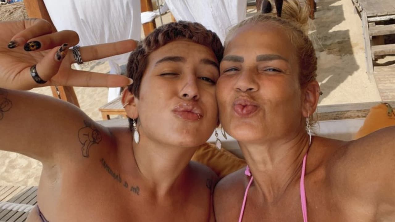 Niurka y su hija Romina disfrutan así de unas vacaciones en una playa nudista en México