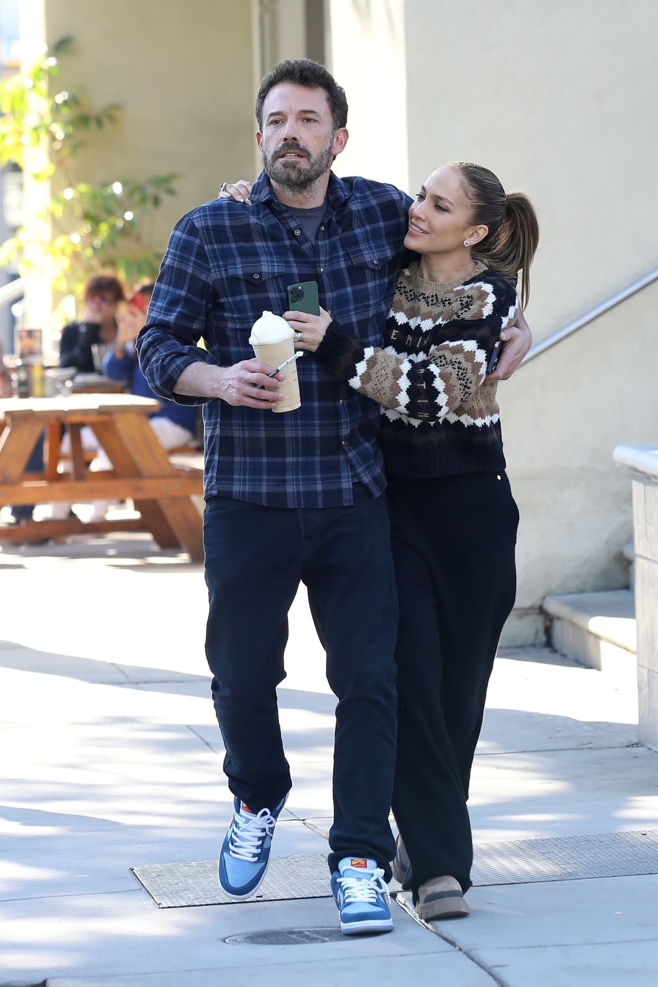 JLo compartió una serie de fotos en Instagram con las que reveló que ella y su marido 
<b>se hicieron tatuajes para inmortalizar su amor. </b>
<br>