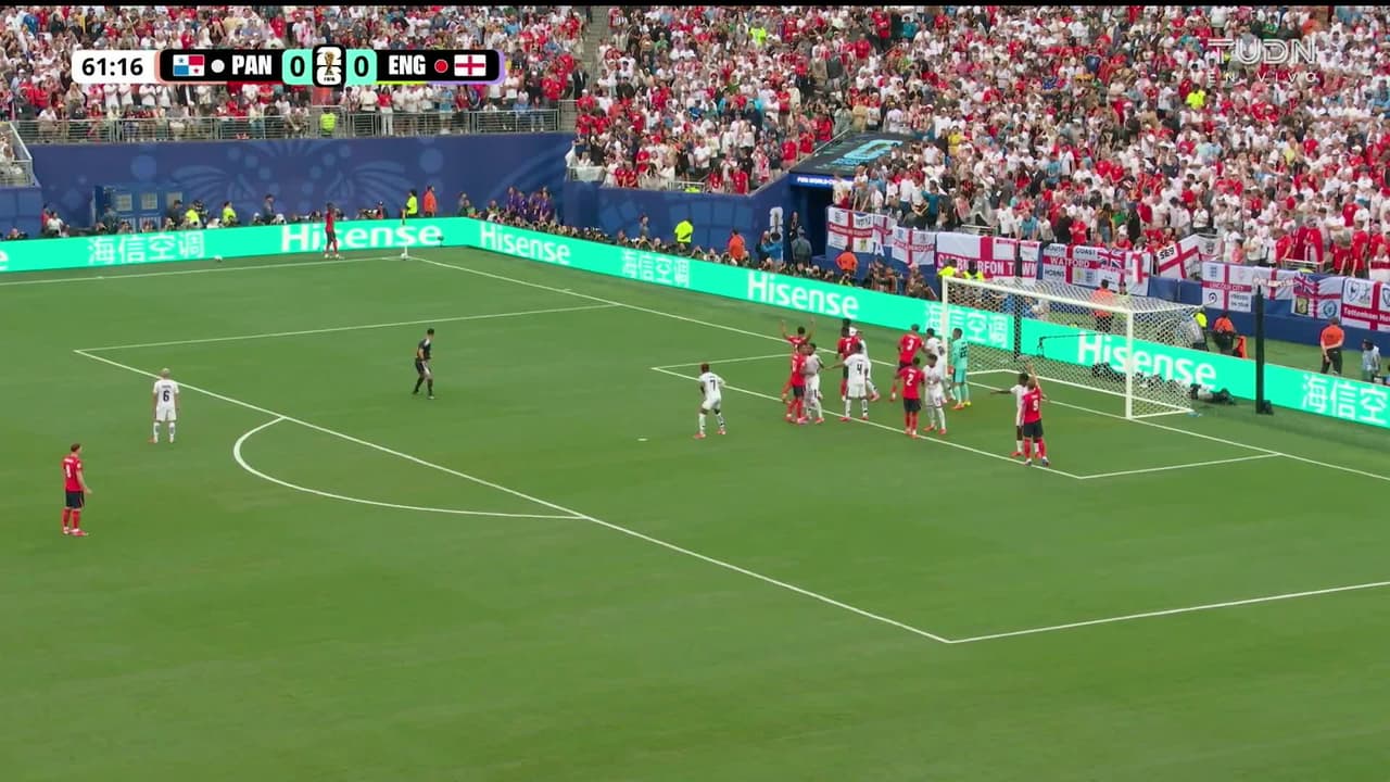 ¡GOL!  anota para Inglaterra. Jude Bellingham