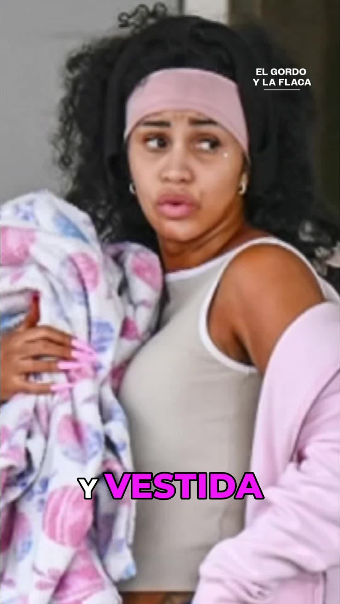 Cardi B luce irreconocible tras aparecer en el aeropuerto de Miami sin maquillaje