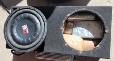 Y 
<b>hasta en las bocinas</b>, los traficantes de drogas intentan ocultar estupefacientes.