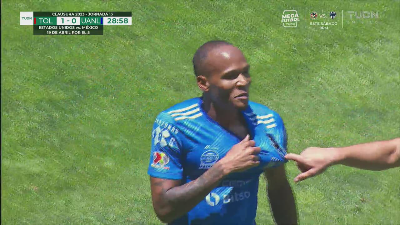 Continúa polémica arbitral en la Liga MX: Quiñones reclama jalón y lo expulsan