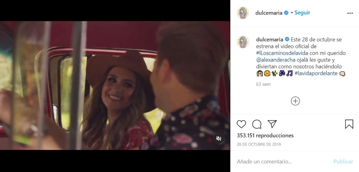 Junto con el cantante Alexander Acha, la ex RBD interpretó la canción 'Los caminos de la vida'. Al compartir el clip en su cuenta de Instagram escribió el hashtag "la vida por delante".