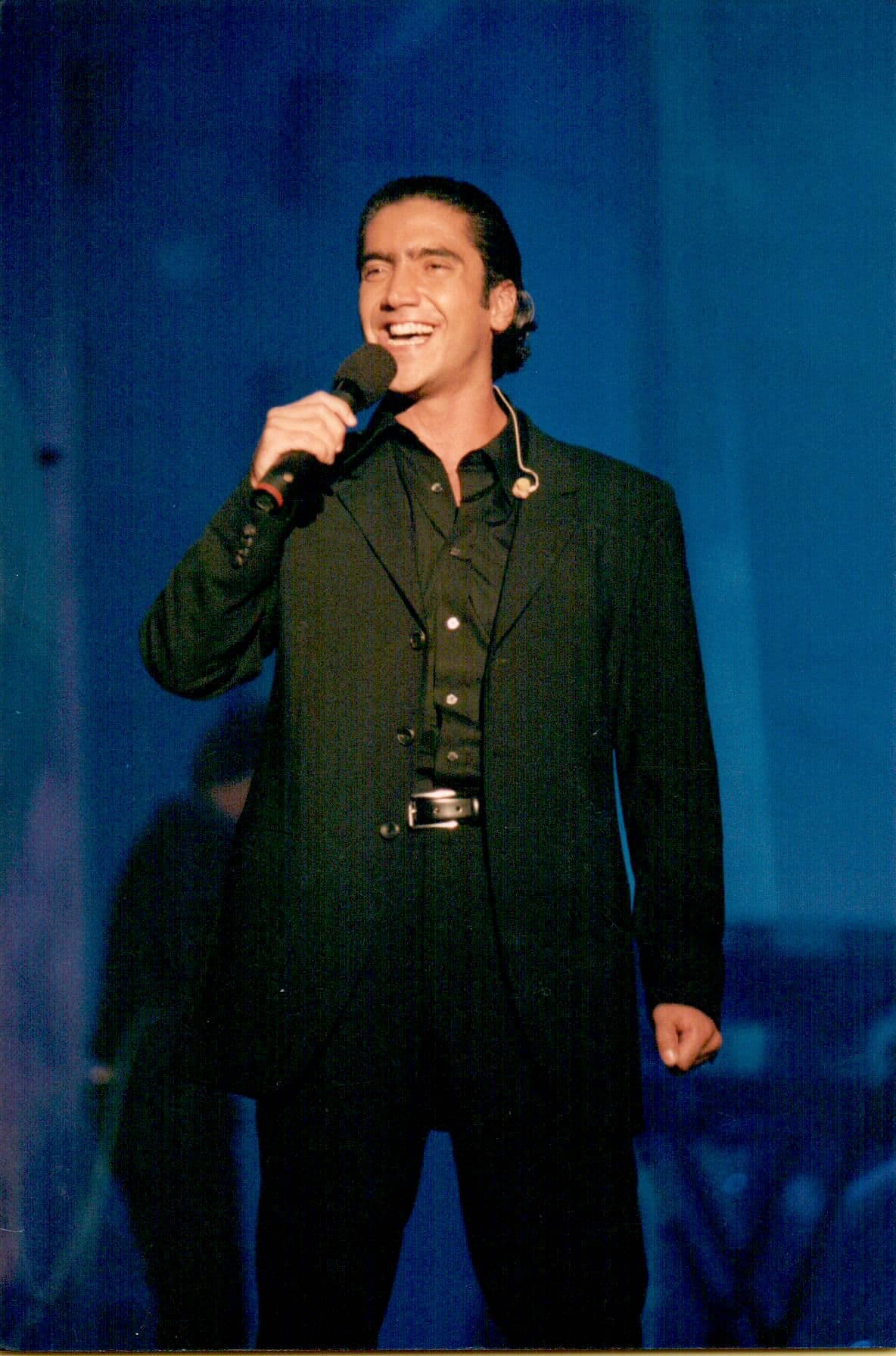 Triunfó en la categoría Pop/Balada como Artista Masculino del año, Mejor Álbum ('Me estoy enamorando') y Mejor Canción del Año ('Si tú supieras'), con la cual deleitó al público esa noche. También se llevó a casa el premio Artista Masculino en la categoría Regional Mexicana.