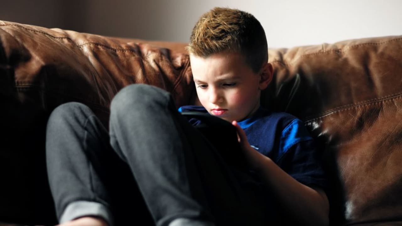 ¿Qué debo tener en cuenta ante las adicciones tecnológicas entre niños y jóvenes?