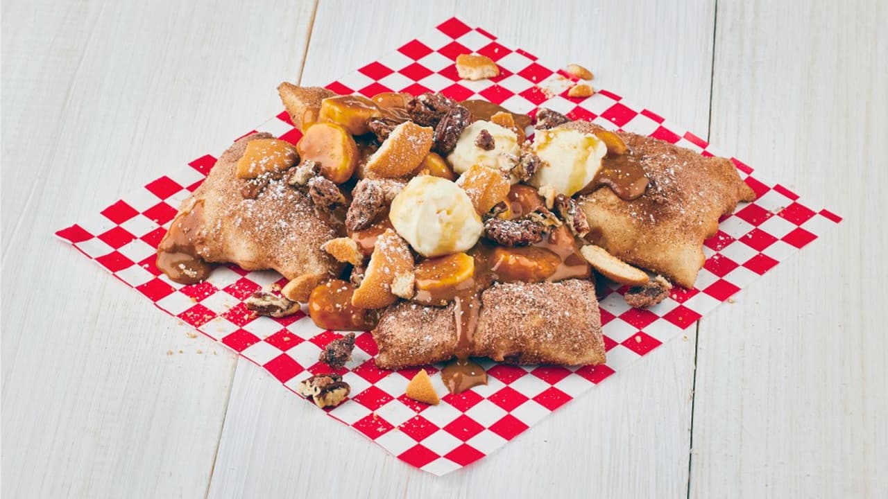 <b>Bourbon Banana Caramel</b> de Cody y Lauren Hays: 
<b>Ricas frituras cubiertas con plátanos caramelizados</b> con vainilla, nueces y sirope dulce, bañadas con azúcar en polvo.