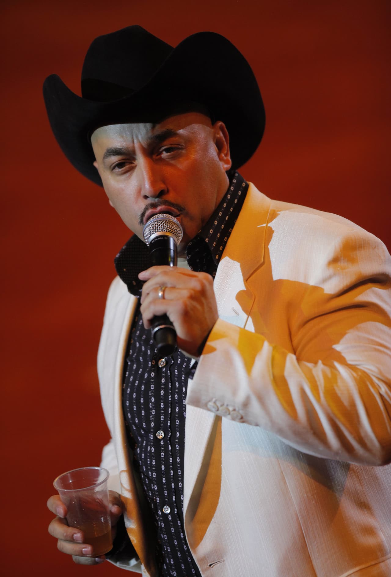 Pero no ha sido la única de la dinastía
<b><a href="http://www.univision.com/temas/jenni-rivera">Rivera</a></b> que ha probado suerte en la actuación. Su hermano Lupillo también lo hizo.