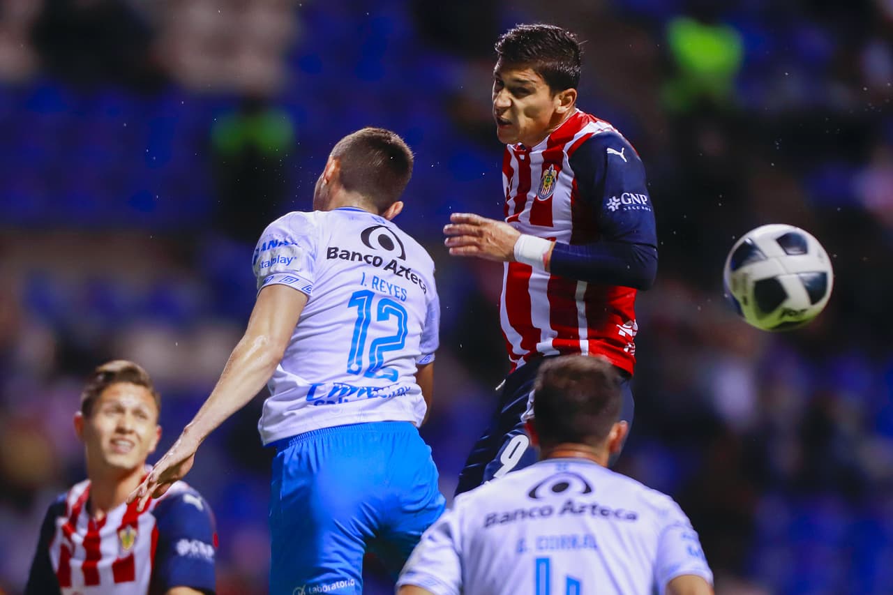 A 10 minutos del final, Puebla volvió a tocar la puerta rojiblanca, pero la suerte no los acompaño tras una jugada accidentada en el área que Chivas logró despejar.