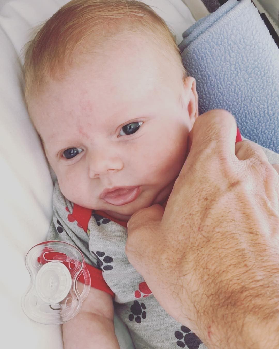 “Después de más de 6 meses sin siquiera tener una foto contigo mi querido hijo Matías Gil. Más de 6 meses de añorar momentos contigo. Gracias a Dios hoy tuvimos 60 minutos juntos para poderte consentir y abrazar una vez más. Ojalá esto termine pronto y podamos compartir más tiempos juntos”, comentó en esa publicación de hace dos años.