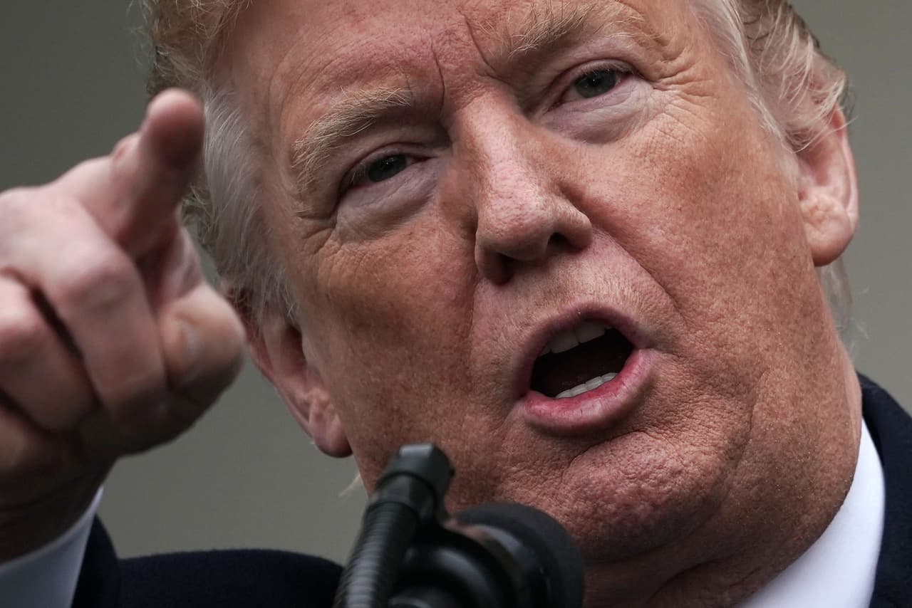 <b>Donald Trump. </b>Fue el primero en reconocer a Guaidó como presidente legítimo de Venezuela después de su proclamación el 23 de enero de 2019. Después de que Maduro ordenara la salida de diplomáticos estadounidenses de Venezuela, el secretario de Estado de EEUU Mike Pompeo dijo que solo seguirán las directrices de Guaidó, el “presidente legítimo”, y que permanecerán en el país sudamericano. Varios funcionarios y exfuncionarios venezolanos han sido sancionados en EEUU durante la administración Trump y sus propiedades en el país han sido confiscadas.