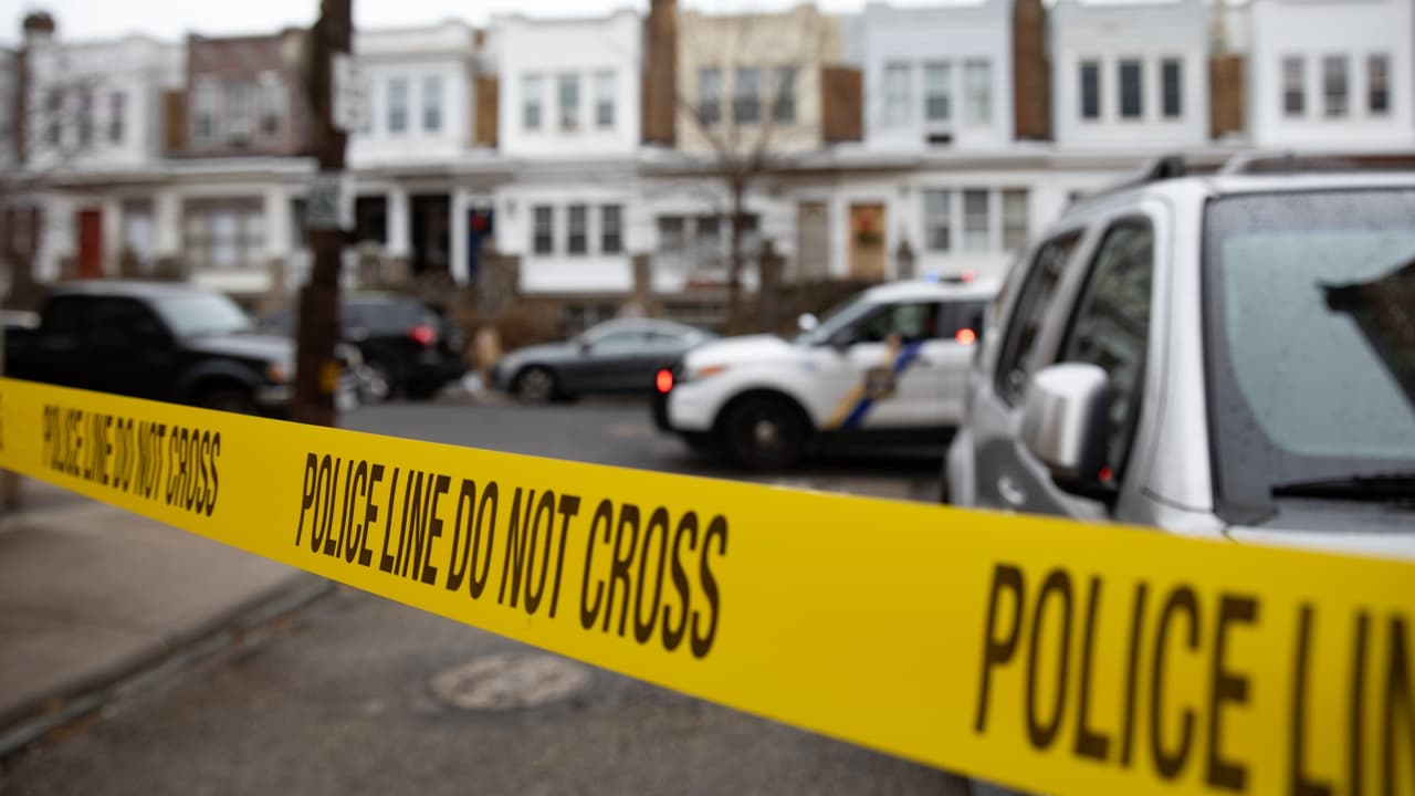 Un hombre intenta quitarse la vida tras asesinar a una mujer en Filadelfia