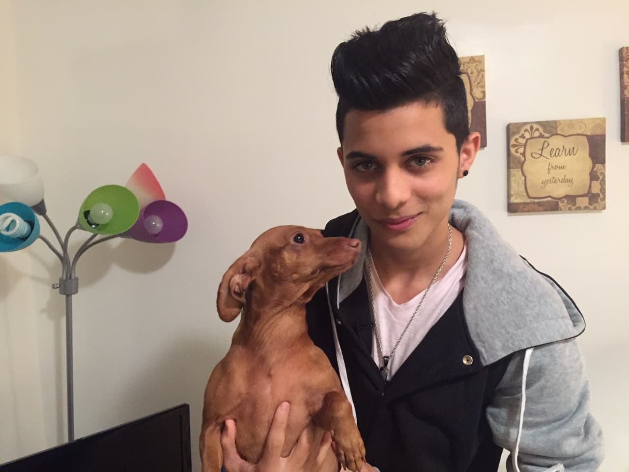 El cubano es un amante de los animales y no lo esconde. Sus dos grandes amores son Kiara y Nena. ¿Quién no se enamora de estas dos bellezas?