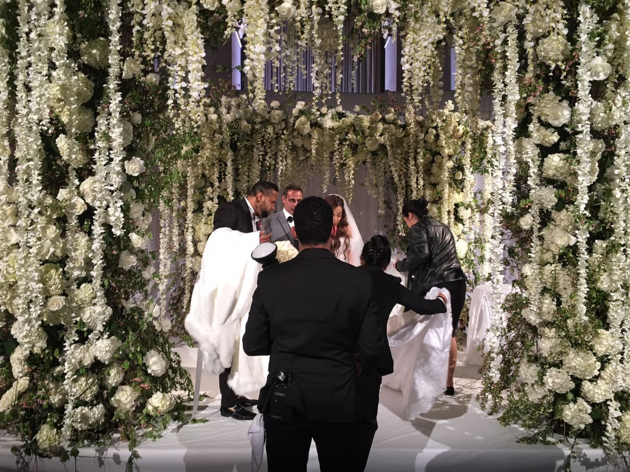 El velo del vestido medía más de cinco metros de largo.