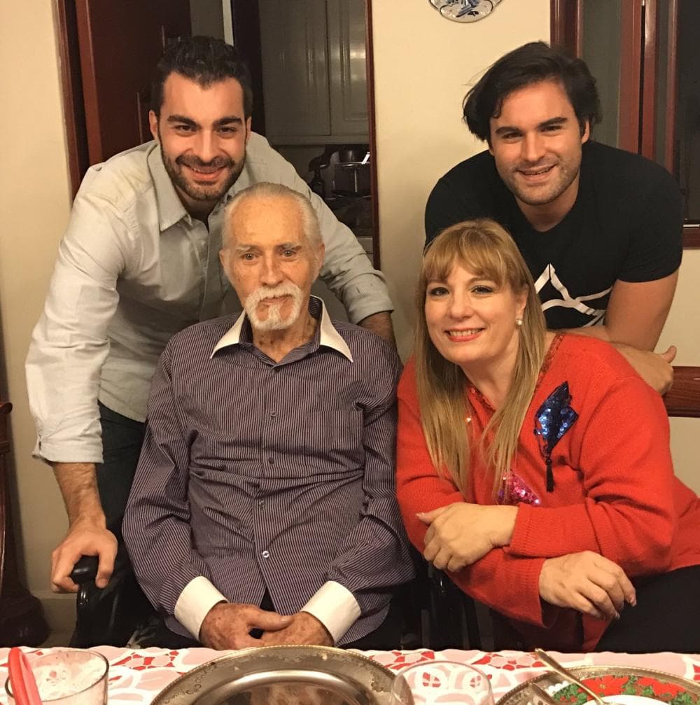 Rogelio Guerra falleció el 28 de febrero de 2018 a los 81 años, luego que su salud se deteriorara producto del Alzheimer y una trombosis cerebral.