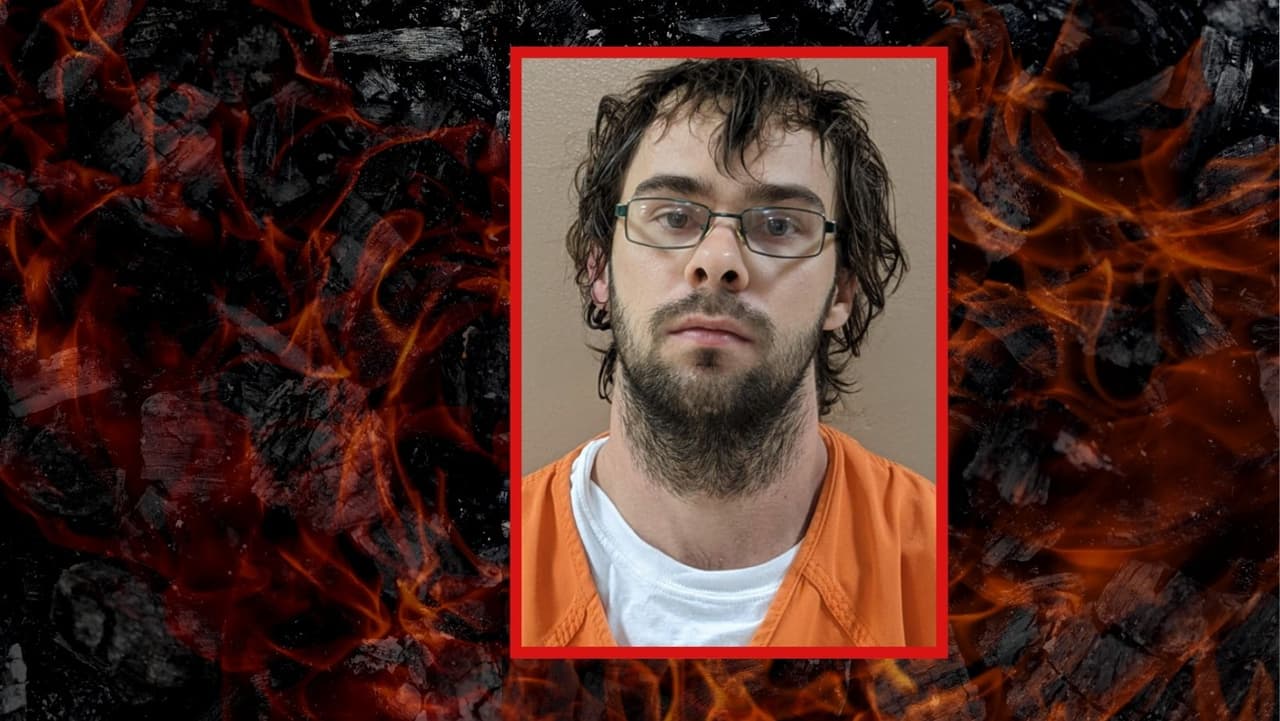 Hombre asesina a su primo y luego quema el cuerpo durante seis horas