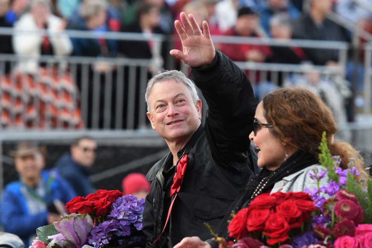 El actor Gary Sinise, mejor conocido por su papel como el teniente Dan Taylor en la icónica película ‘Forrest Gump’, fue el gran mariscal del desfile. Se le reconoció su labor apoyando a los veteranos de guerra a través de su fundación.