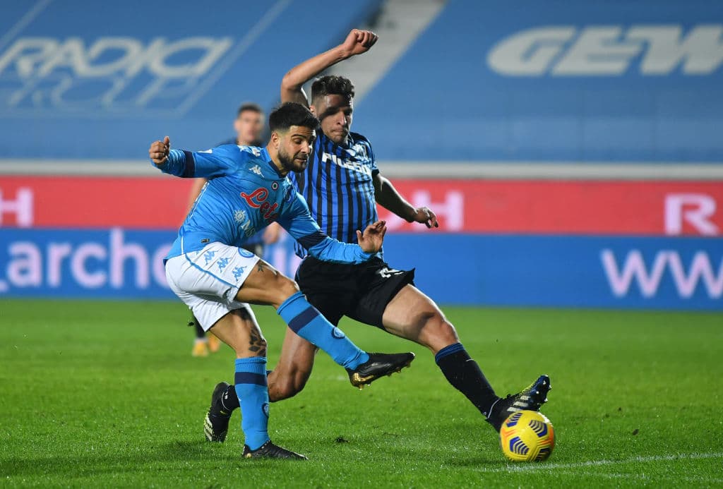 Duván Zapata, Robin Gosens, Luis Muriel y Cristian Romero fueron los encargados de anotar en la victoria 4-2 del Atalanta sobre el Napoli. Atalanta se mantiene en la tercer posición de manera momentánea y el Napoli se queda en la séptima posición, aunque tienen un partido pendiente por jugar.