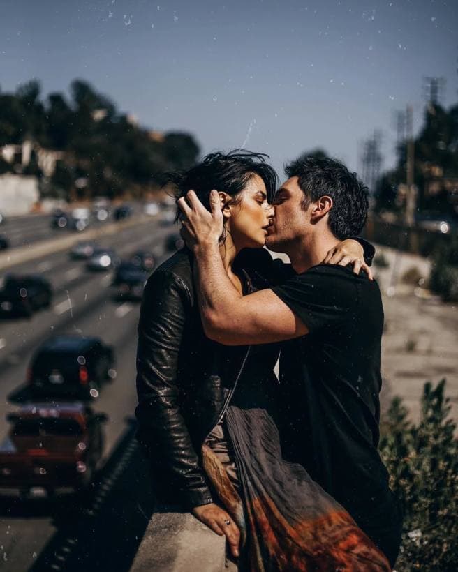 Aislinn Derbez y Mauricio Ochmann se conocieron en 2014 durante la filmación de la película ‘A la mala’. Poco tiempo después, en julio de 2014, comenzaron su noviazgo.
<br>