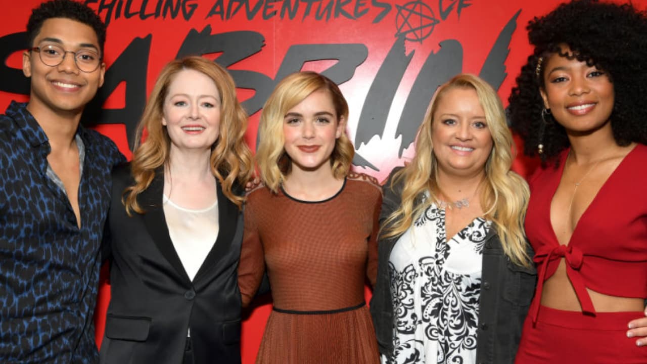 Chance Perdomo, Miranda Otto, Kiernan Shipka, Lucy Davis and Jaz Sinclair, elenco de la serie de Netflix 'The Chilling Adventures of Sabrina'.