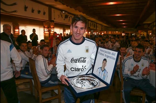 Argentina rinde homenaje a Messi por sus 100 juegos con la Albiceleste