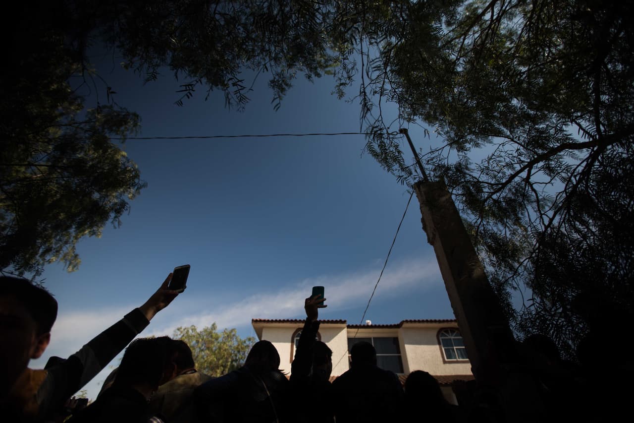 El evento fue captado por cientos de celulares desde que comenzó la jornada de festiva hasta el día siguiente.