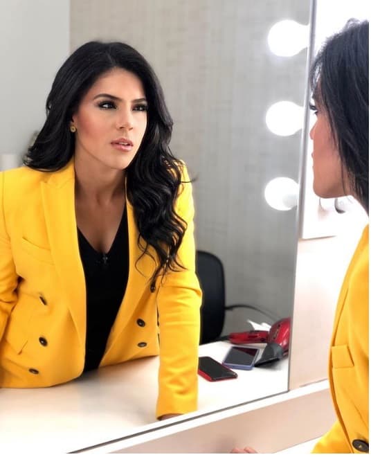 Francisca Lachapel se arregla para levantar los ánimos en esta mala racha de salud en el país, por lo que en los últimos días prefiere vestir con tonos vibrantes.