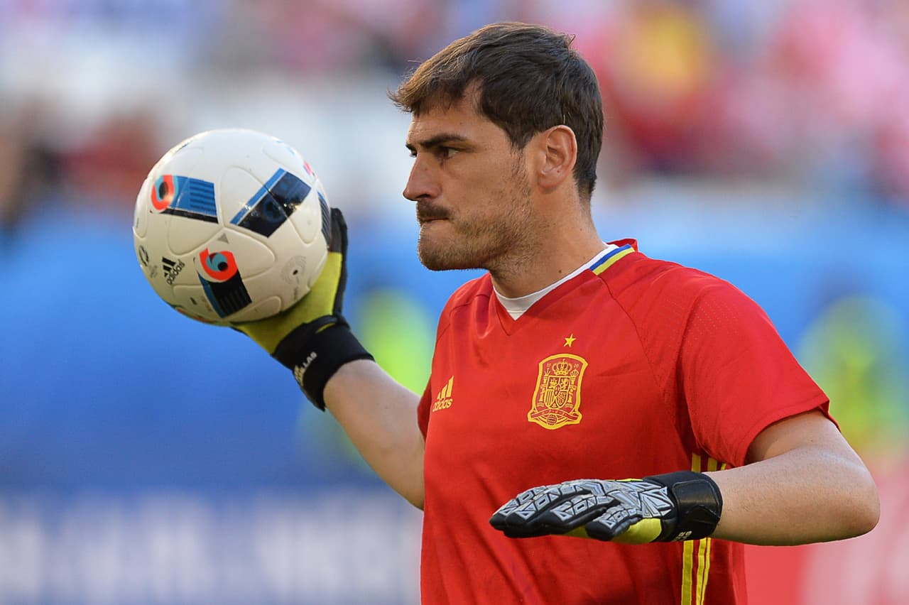 Prensa española recuerda a Casillas como el "eterno capitán"