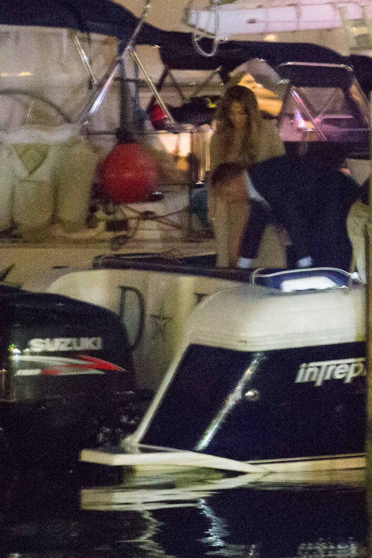 ¿Te acuerdas cómo empezó esta historia de amor? Hagamos un recuento... Después de que un reportaje de 'Page Six' revelara el noviazgo, la pareja fue captada en un viaje romántico a las Bahamas de un fin de semana en el mes de marzo de este año.