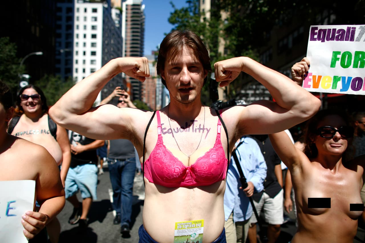 Entre los cientos de manifestantes hubo muchos varones que piden igualdad.