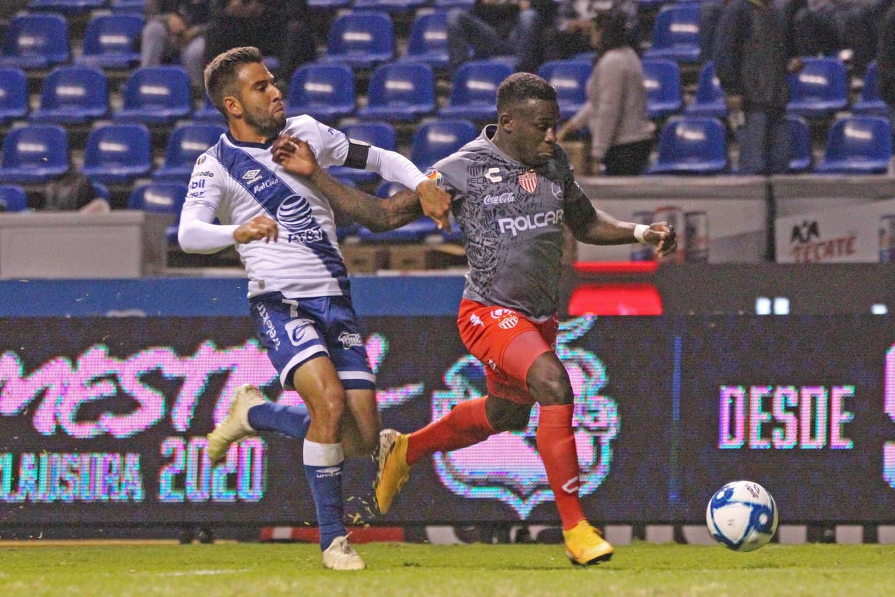 Con doblete de Christian Tabó y Lucas Cavallini, la Franja de Puebla goleó a Necaxa en el Estadio Cuauhtémoc en el arranque de la Jornadaa 19.