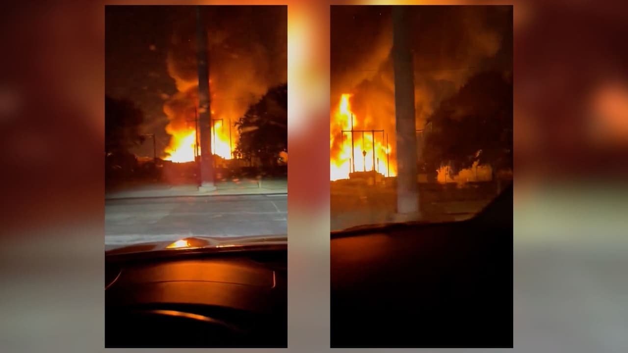 Un incendio
<b> afectó a seis edificios comerciales en el noroeste de Dallas</b>, dejando a
<b>más de 1,000 personas sin electricidad</b>. El fuego se desató la noche del lunes 21 de octubre en un complejo comercial ubicado en
<a href="https://maps.app.goo.gl/GQp8Xz35UE163iVe6" target="_blank">1738 Empire Central</a>.