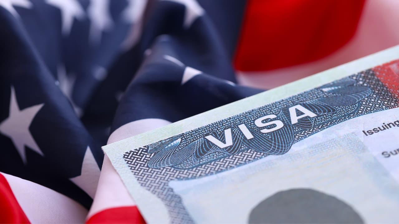 <h3 class="cms-H3-H3">A quiénes afecta</h3> 👉🏻 
<b>Solicitantes de asilo</b> que ya enviaron su I-589 y esperan confirmación, cita de huellas, entrevista o decisión. 
<br>👉🏻 
<b>Personas que cambiaron de domicilio</b> recientemente y no han actualizado su dirección, corriendo el riesgo de que los avisos se pierdan. 
<br>👉🏻
<b>Familias recién llegadas </b>que dependen de documentos actualizados para acceder a permisos de trabajo o asistencia legal.