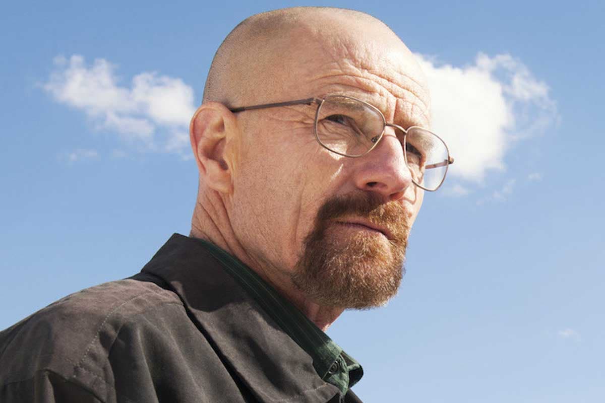 <b>Walter White</b>
<br>'Breaking Bad', de 2008, presentó la historia de un maestro con cáncer que hace metanfetamina con el fin de dejar ganancias a su esposa e hijos. En un principio parece el bueno de la historia, si bien a lo largo de los capítulos su carácter cambia.