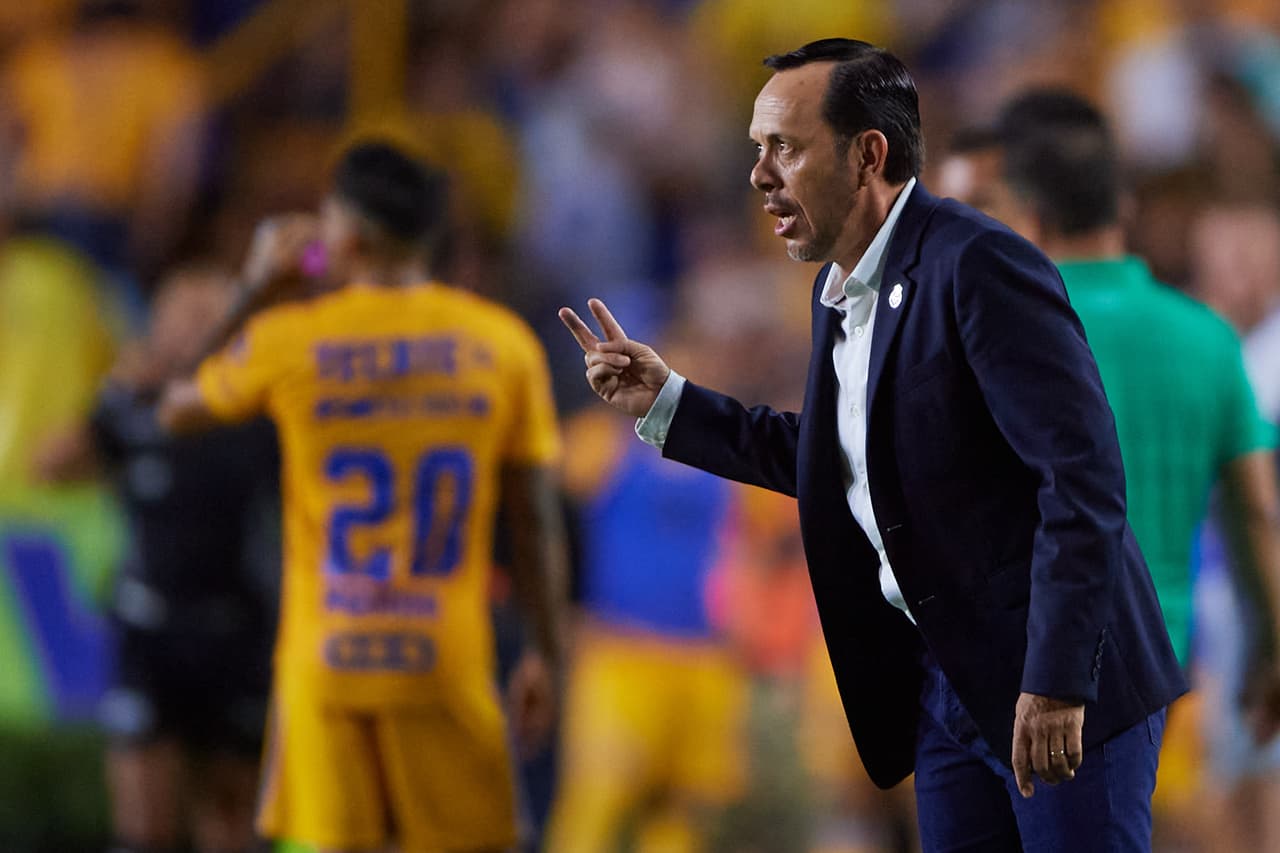 Fentanes daba indiciaciones para que su equipo desperara, pues Tigres dominó el partido.