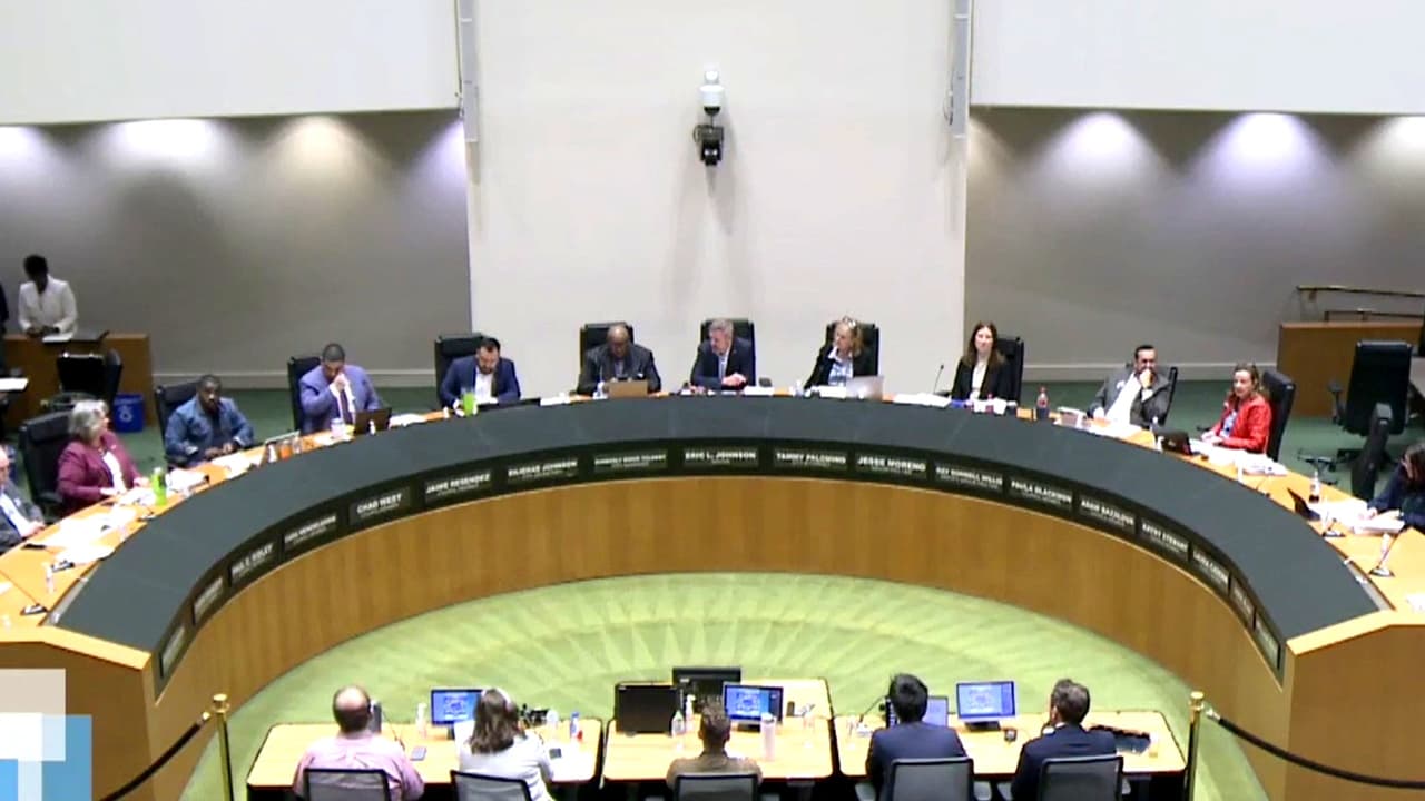 Dallas evalúa invertir $1.140 millones en modernizar la Alcaldía