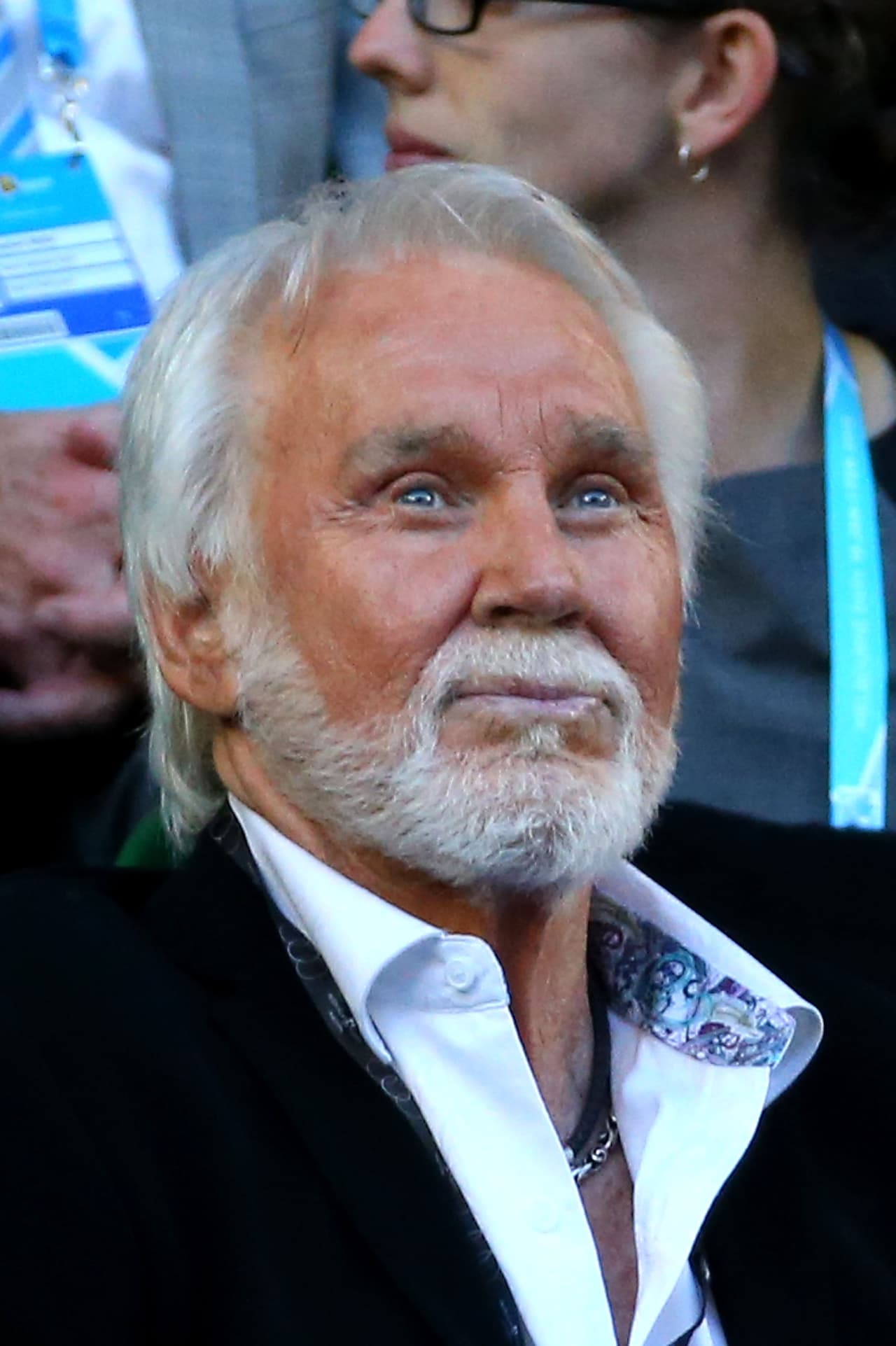 Al gran Kenny Rogers le fascina darse la gran vida.