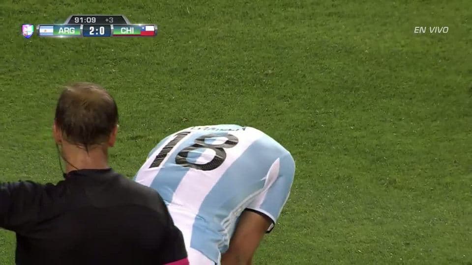 Uyy!! Erik Manuel Lamela dispara y para el portero