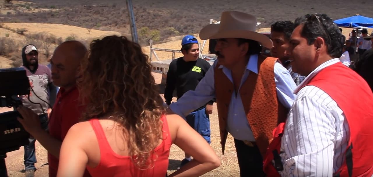 La amistad de Mike Rodríguez con la familia Figueroa trascendió el trabajo: “Tengo mucho material del señor Joan Sebastian, porque estábamos grabando sus presentaciones para tener material para sus conciertos y demás. Es muchísimo el inédito que se nos quedó y (que) yo entregué a su hermano Federico”.