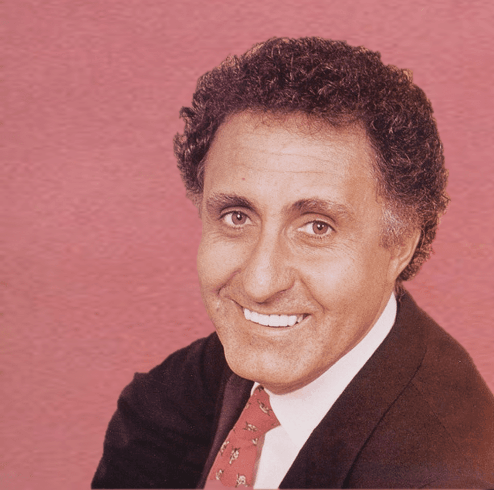 Víctor Manuel de Anda Iturbe nació el 8 de mayo de 1936 en Ciudad Valles, bajo el signo de Tauro y desde muy joven se interesó por el mundo de la música, aunque su carrera como cantante comenzó prácticamente de manera accidental.