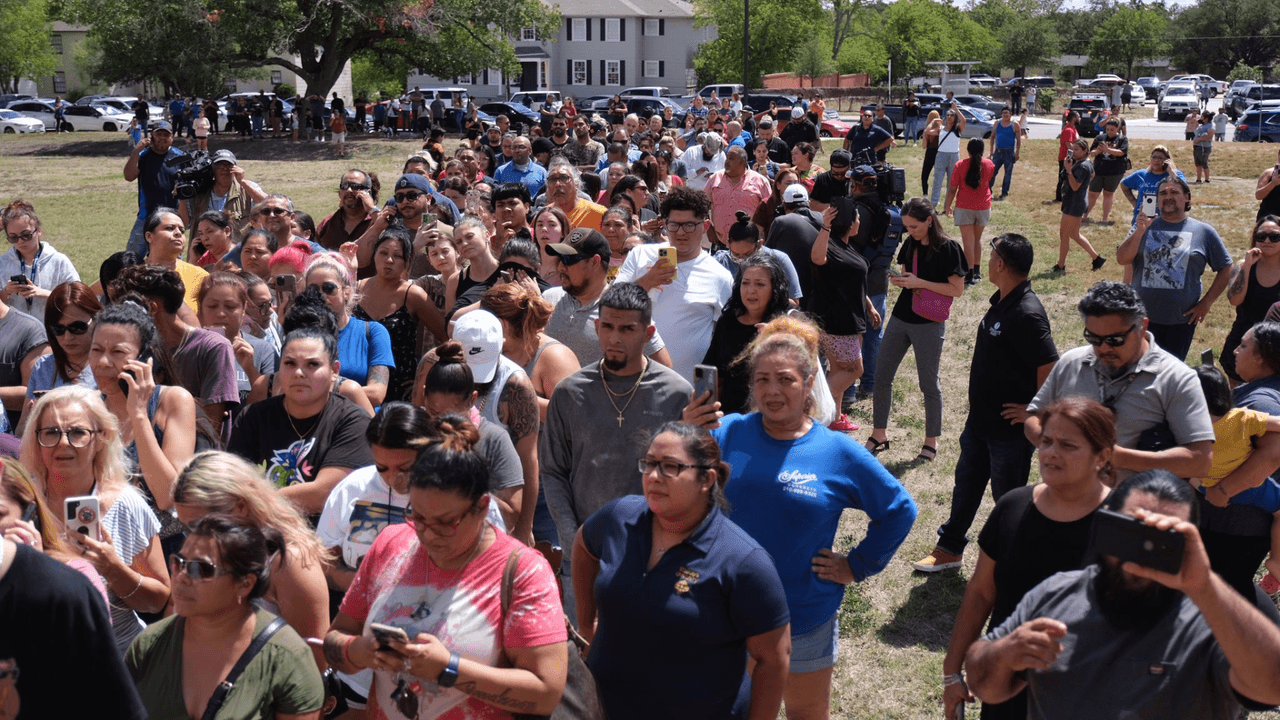 El Superintendente del distrito escolar, Jaime Aquino, dijo que su intención era seguir informando mejor a los padres de familia sobre los protocolos de seguridad y qué esperar en caso de emergencias.