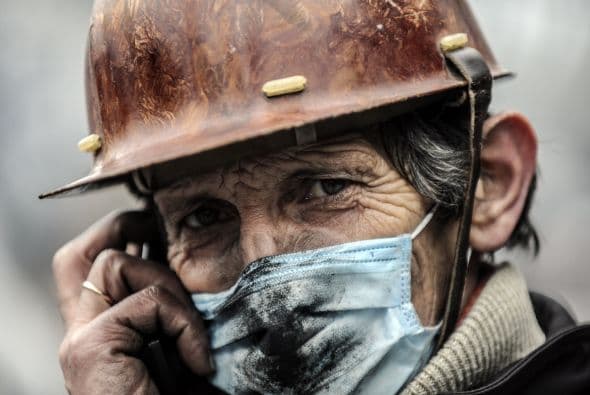 El 1 de diciembre una protesta atrae a unas 300.00 personas, la más numerosa en Kiev desde la Revolución Naranja en 2004. Los activistas ocupan la municipalidad de Kiev.