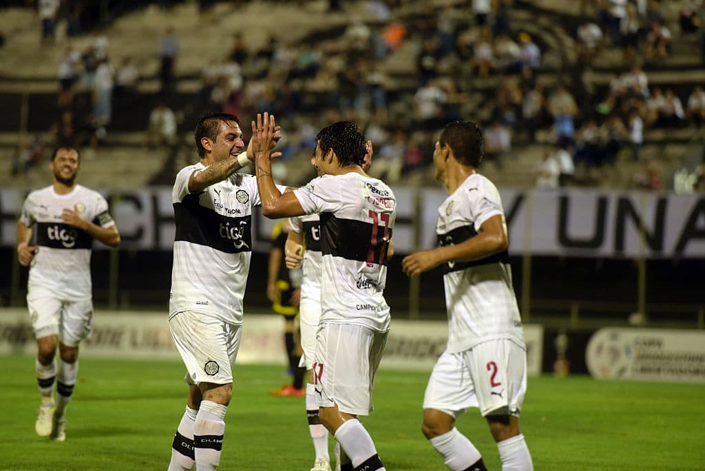 Olimpia golea 4-0 al Táchira demasiado tarde en Copa Libertadores